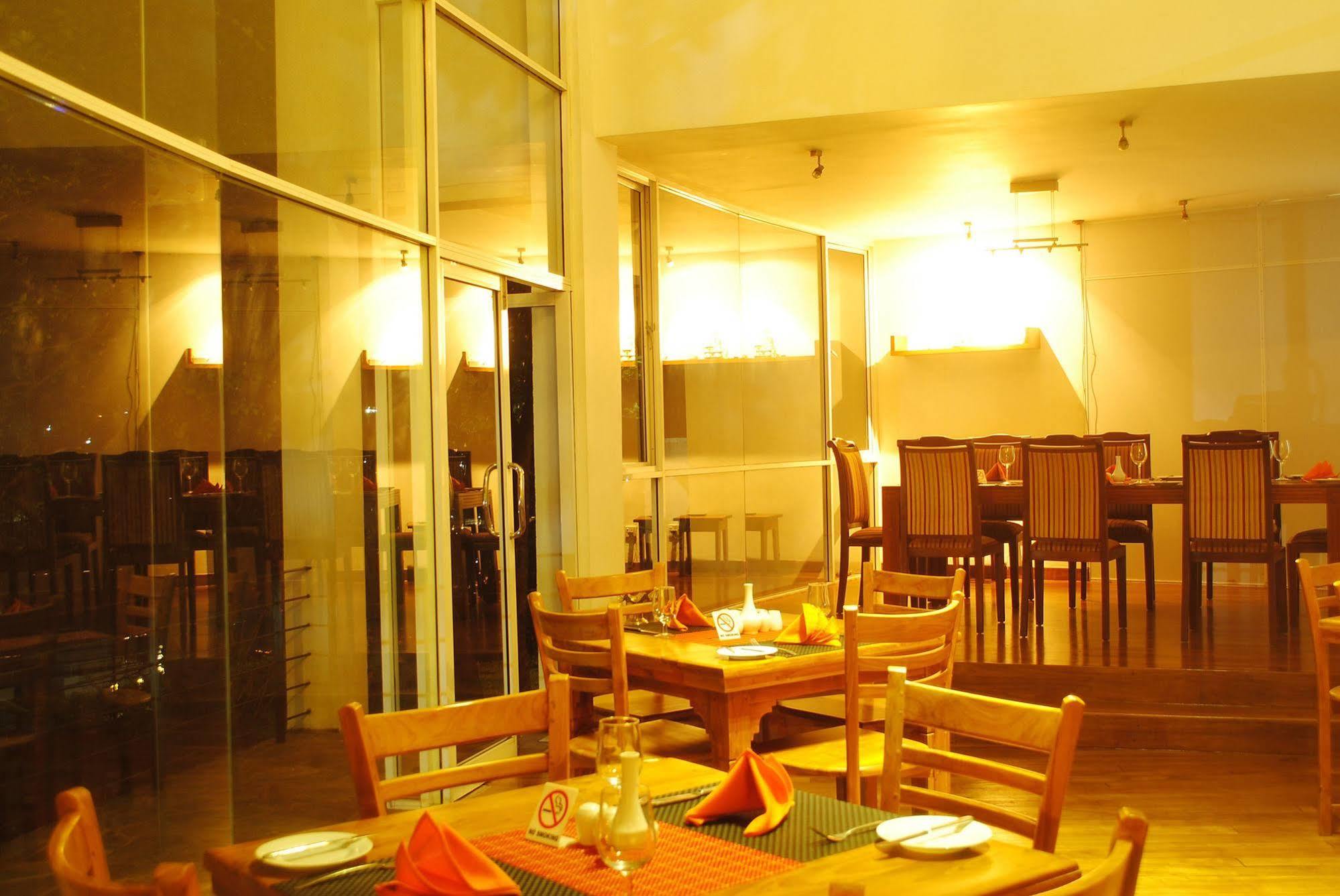 Hotel See Kandy Отель 3*